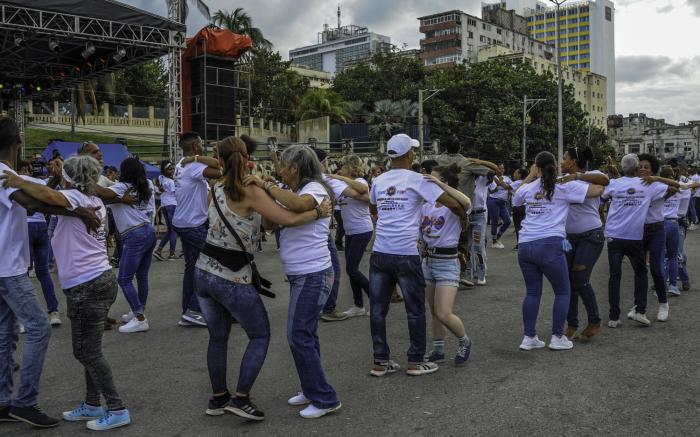 Celebrada rueda de casino en la explanada de la Piragua con motivo de los festejos por el Aniversario de la Revolución y la llegada del año 2025