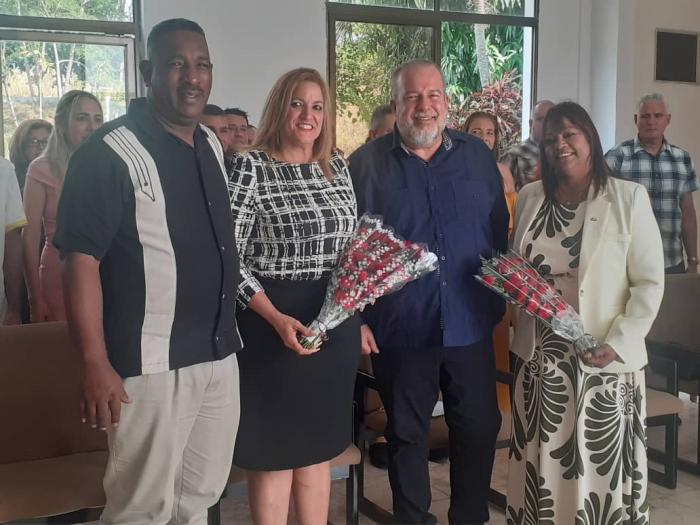 Marrero Cruz felicitó a las compañeras electas y las exhortó a trabajar por el bienestar del pueblo tunero.