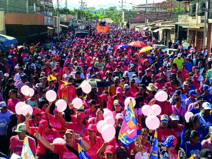Desde varios estados del país, el pueblo se movilizó este jueves en apoyo a su Presidente legítimo, Nicolás Maduro. foto: Venezolana de Televisión