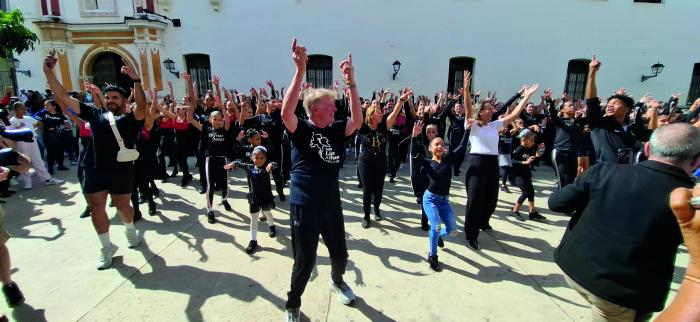 Bailarines cubanos de Lizt Alfonso emocionan a Vincent Paterson