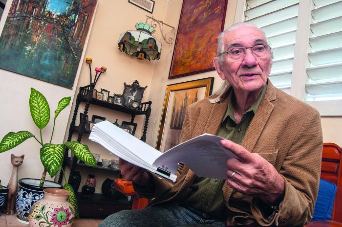 «Lo bueno de la utopía es que te acercas y te pone otra meta; vivir es un reto permanente», afirma Waldo Leyva.  foto: Dunia Álvarez Palacios