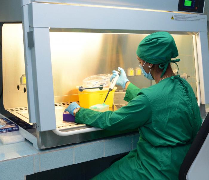 En fase de prueba Laboratorio de Biología Molecular de Camagüey para la realización de pruebas PCR, 22 de diciembre de 2020.  ACN   FOTO/Rodolfo BLANCO CUÉ/sdl
