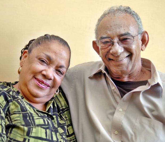 Junto a su inseparable compañera, Aurora Basnuevo, el querido actor Mario Limonta. foto: Jorge Luis González álvarez	
Publicada: 17/01/2008
BaAu0006