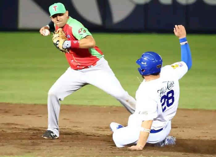 El partido entre Nicaragua y Los Leñadores de Las Tunas se jugó sin errores. foto: jairo cajina