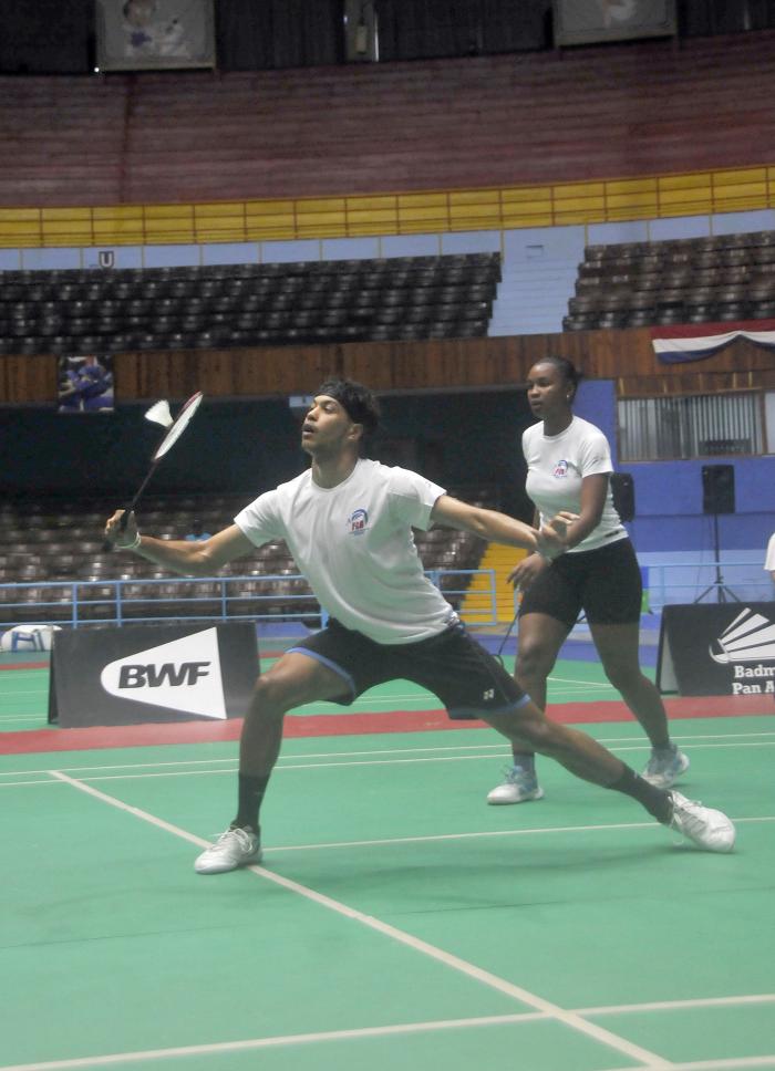 Torneo Giraldilla de Badminto 2024, dupla de Roberto Carlos Herrera y Leyanis Contrera.