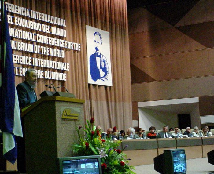 Fidel durante la clausura del la I Conferencia Internacional Por el equilibrio del mundo.