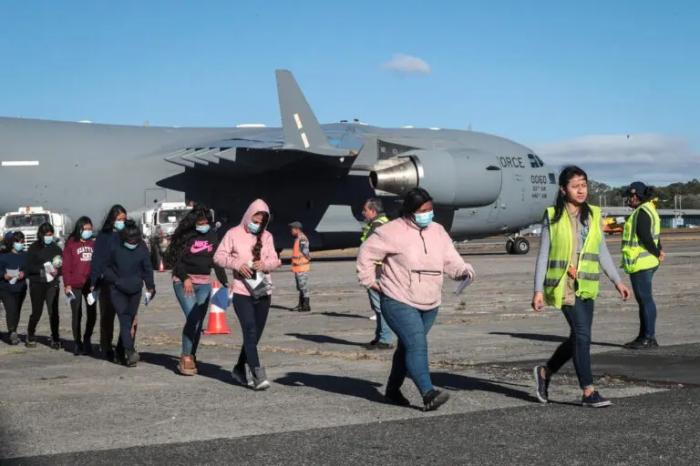 Gustavo Petro prohíbe entrada de aviones estadounidenses con migrantes a Colombia