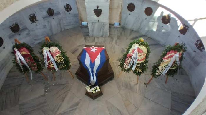 En la losa de Martí
