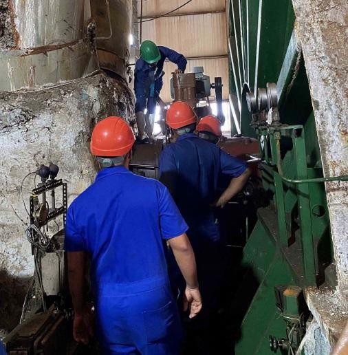 Es colosal el esfuerzo técnico para mantener las centrales en línea. 
foto: Rodolfo Blanco Cué 