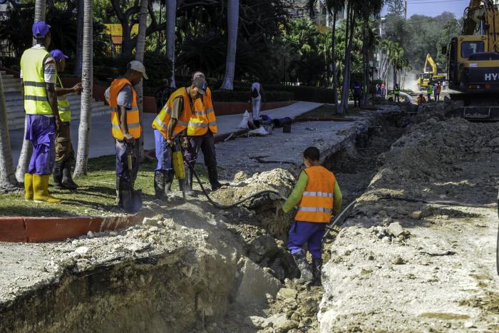 En construcción obra social de la conductora de agua, Palatino Tulipán que mejorará las condicioones de abasto de agua a la zona del Vedado