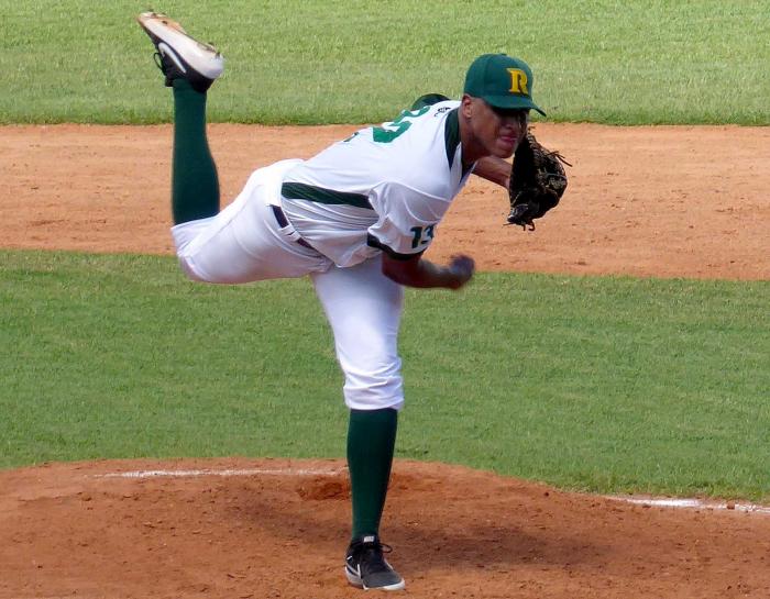 Frank Abel Álvarez es una de las jóvenes promesas del pitcheo cubano. Foto: Ronald Suárez Rivas