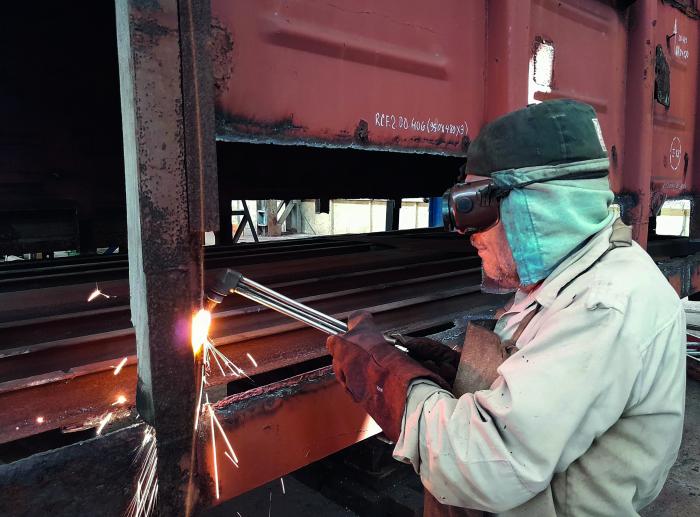 Casilla en fase final de recuperación. La calidad de las acciones realizadas en ella ha merecido el elogio de las autoridades ferroviarias. Foto del autor