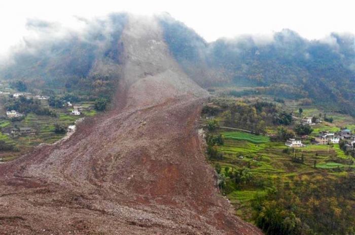 Presidente de Cuba lamentó QUE HUBIESE víctimas tras deslizamiento de tierra en China