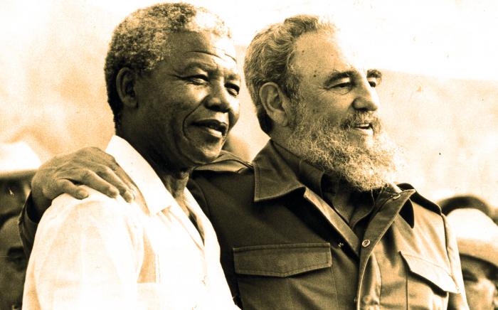Fidel con Nelson Mandela en el acto por el 26 de julio en Matanzas.
foto: Liborio Noval   26 de julio de 1991
Fid18440