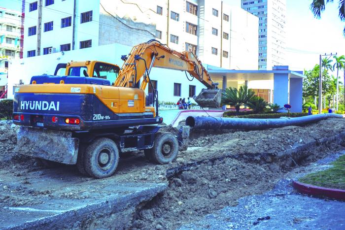 En construcción obra social de la conductora de agua, Palatino Tulipán que mejorará las condicioones de abasto de agua a la zona del Vedado
