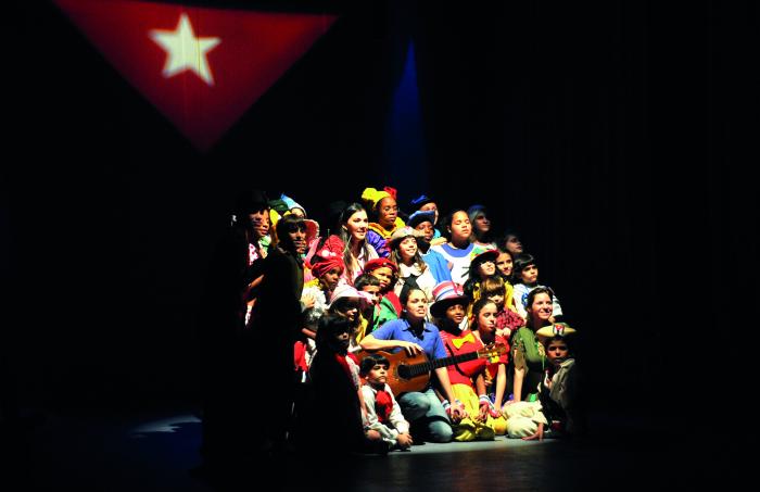 Presentación de Abracadabra, puesta en escena por La Colmenita.
Foto: Geovani Fernandez
PUblicada: 04/02/2011
Teat0853