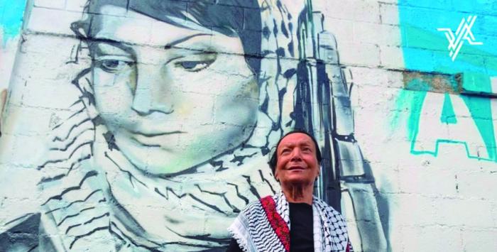 En una comuna venezolana, entre los grafitis que las revoluciones y quienes las hacen también saben inventarse, está la estampa de la Leila joven. 