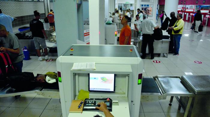 Cuba-Areopuerto-Migracion y Aduana