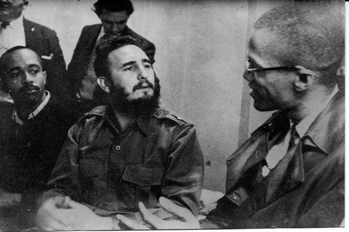 Encuentro de Fidel y Malcom X, dirigente afroamericano, en el hotel Theresa, Harlem, Nueva York.
21 de septiembre de 1960.
Negativo: 6 de mayo de 1993.