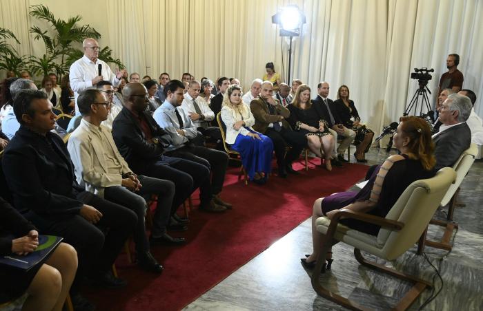 Tradición y Revolución o dos categorías que definen a las ciencias y la salud pública cubana