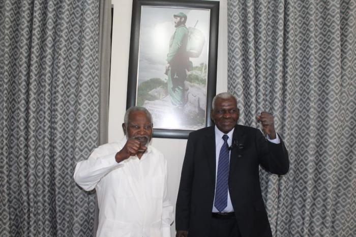 Esteban Lazo y Sam Nujoma 