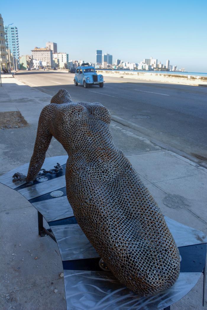 15 Bienal de La Habana en su 40 aniversario. El proyecto Detrás del Muro (Dedelmu) convierte en la Acera Sur del Malecón en una gran galería a cielo abierto reune a más de 50 artistas de 14 países.