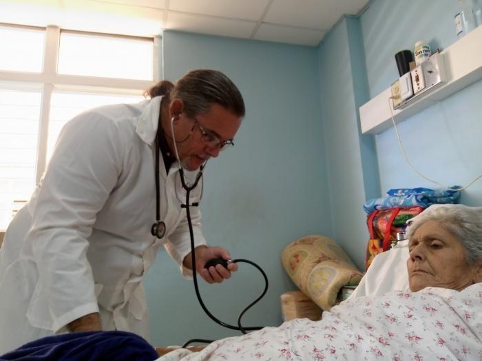 En la bitácora de este profesional también cuentan más de cien publicaciones en revistas especializadas. foto del autor