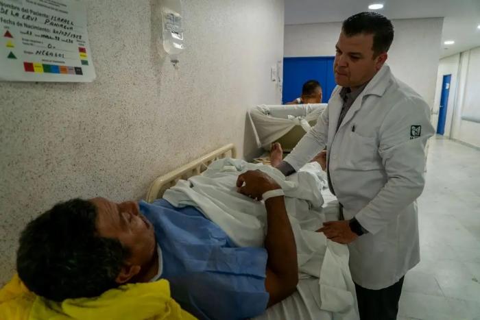 Los profesionales cubanos de la Salud que están en México suman más de 3 000. foto tomada de La Jornada