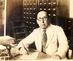 Joaquín Llaverías y Martínez es considerado con justeza el padre de la archivística cubana.
