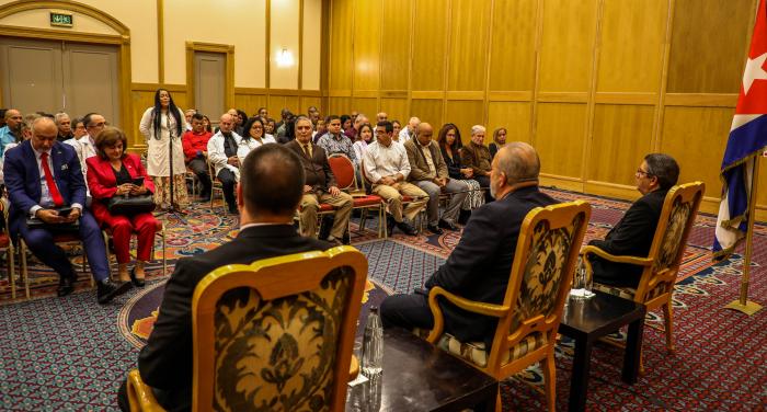 Marrero Cruz trasladó a los colaboradores el «eterno agradecimiento por la labor que aquí desarrollan».
FOTO: ESTUDIOS REVOLUCIÓN