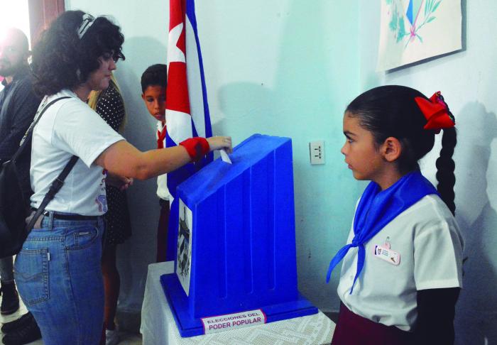 Elecciones candidatos a diputados en el colegio Nro. 2 en el círculo infantil Gotica de Rocio, ubicado en 41 e/ 42 y 36 Playa.