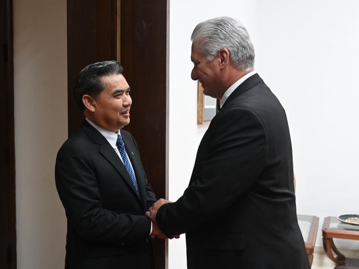 Díaz-Canel expresó al compañero Xaysana Khotphouthone que su estancia ratifica la voluntad de seguir
«fortaleciendo, ampliando, robusteciendo». FOTO: ESTUDIOS REVOLUCIÓN