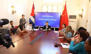 Embajador de China en Cuba, Hua Xin, informó sobre las Dos Sesiones y la meta de que el crecimiento del PIB se mantenga en torno al 5 %  