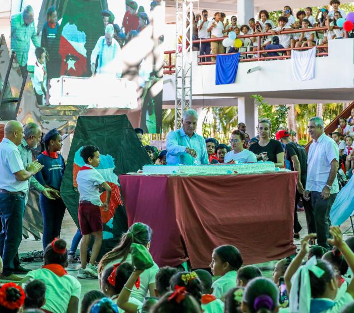 Aquí se contruyen ideas emancipadoras que preparan para la vida, como siempre quiso Fidel. FOTO: JOSÉ M. CORREA