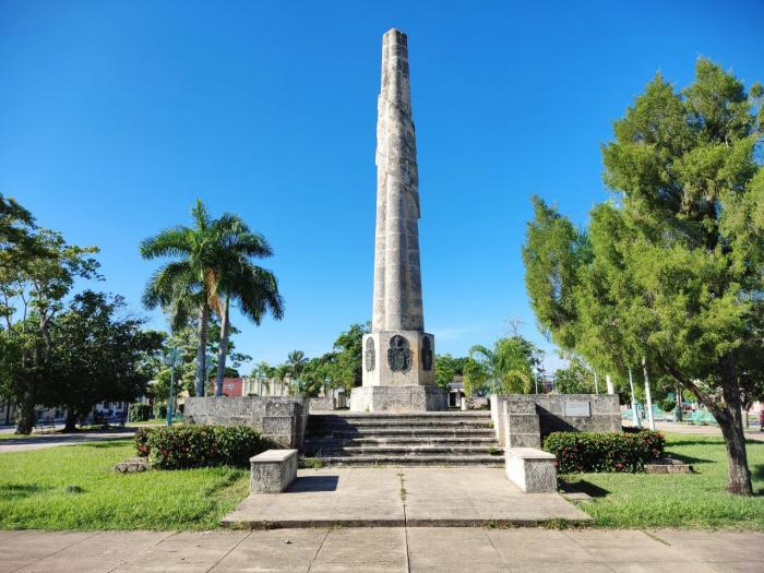 En la ciudad de Guáimaro, un monumento sirve de recordación eterna de aquel 10 de abril.