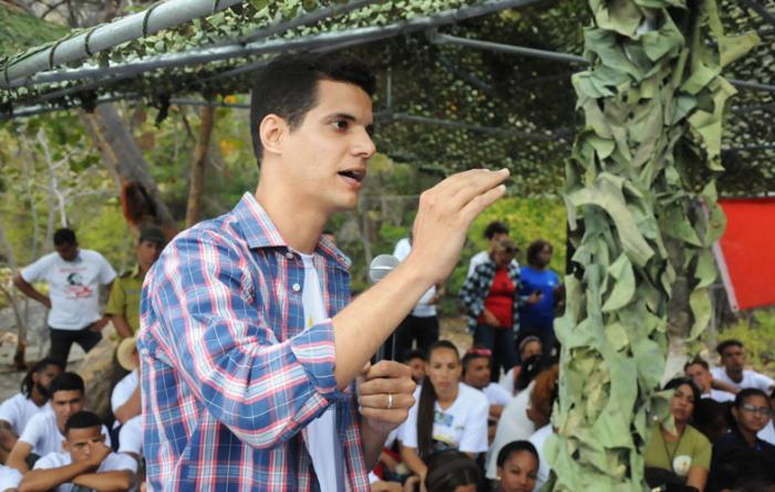 La gratitud de los jóvenes y su compromiso con la historia patria se hicieron escuchar en Cajobabo. Fotos tomada de venceremos