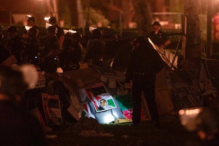 A pesar de ser reprimidos y detenidos, los estudiantes y docentes universitarios apoyan la causa de Palestina. 