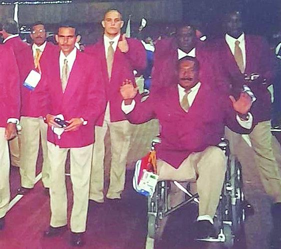 Gustavo Ariosa (en la silla de ruedas, a la derecha), conquistó una plata y dos bronces en Juegos Paralímpicos. foto: cortesía del entrevistado