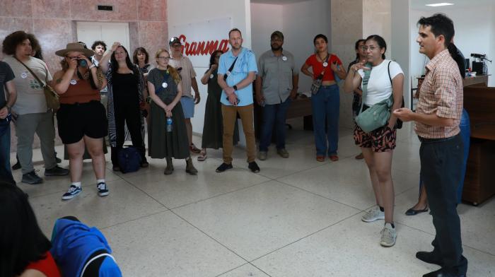 Delegación norteamericana de solidaridad con Cuba, de vbisita en el periódico Granma.