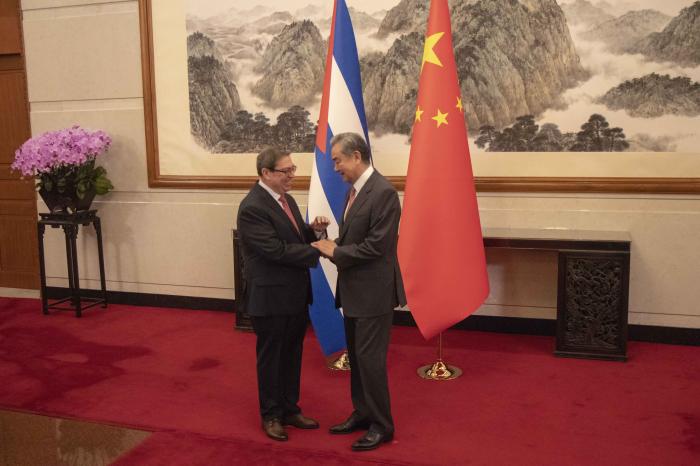 Encuentro entre los cancilleres Bruno Rodríguez Parrilla y Wang Yi. 