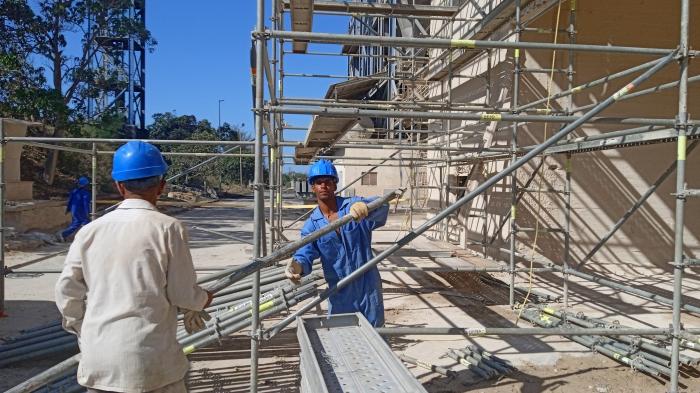 Con gran sentido de pertenencia se labora en el electrofiltro de Cementos Cienfuegos S.A. fotos: Miguel Adrián Rodríguez Pérez	