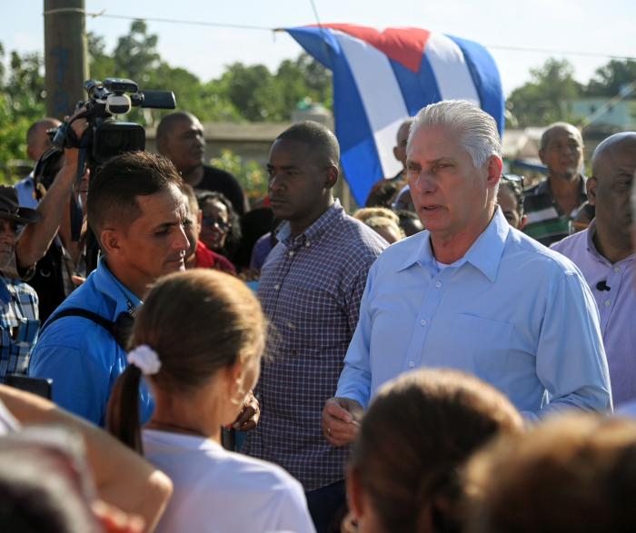 recorre Díaz- Canel centros económicos y sociales 