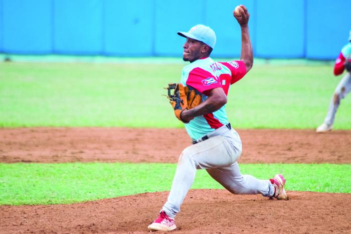 Yunier Batista logró su quinta victoria, y lleva 14,1 entradas sin permitir carreras ante Industriales. 
foto: radio bayamo 