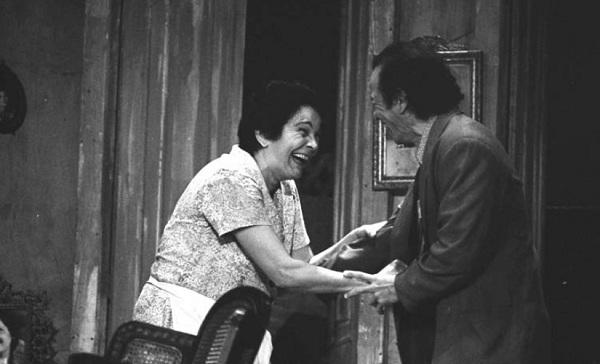 Berta Martínez como Lala Fundora en la obra Contigo pan y cebolla.