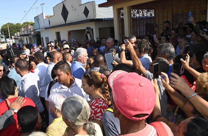 En los momentos difíciles el diálogo con el pueblo es más importante. foto: Estudios Revolución	
