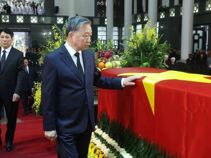 Vietnam-Homenaje-Postumo-Tran-Duc-Luong