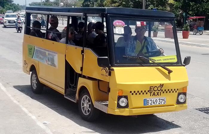 Los ecomóviles ahora cubren cuatro rutas que permiten extender la cobertura entro de la ciudad. FOTO: PASTOR BATISTA VALDÉS