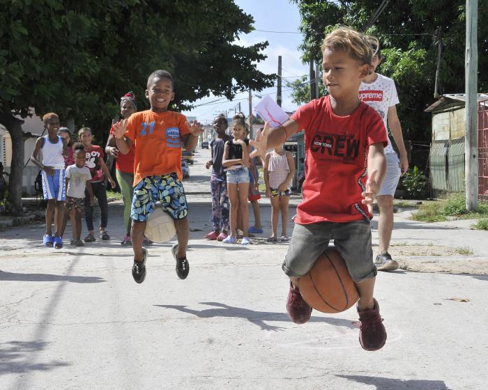 Niños felices en Cuba.