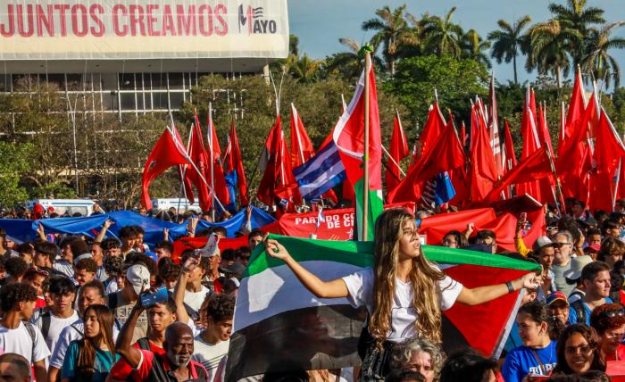 Desfile por el Primero de Mayo en la Plaza de la Revolución José Martí