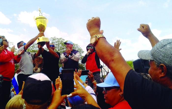 Ciego de Ávila abraza a sus campeones